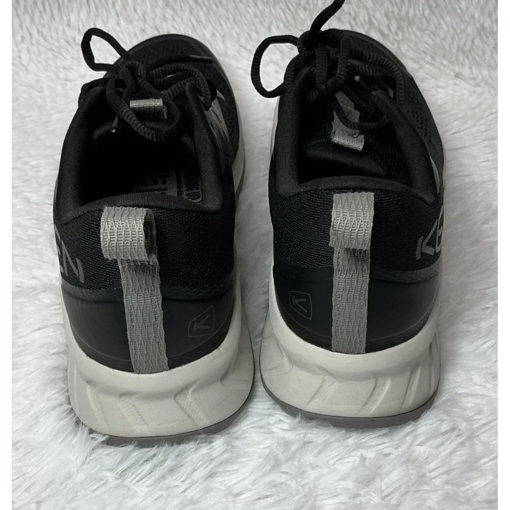 Keen Men's‎ Walking/running Size 11 Contoured Fit Black And White Shoe new